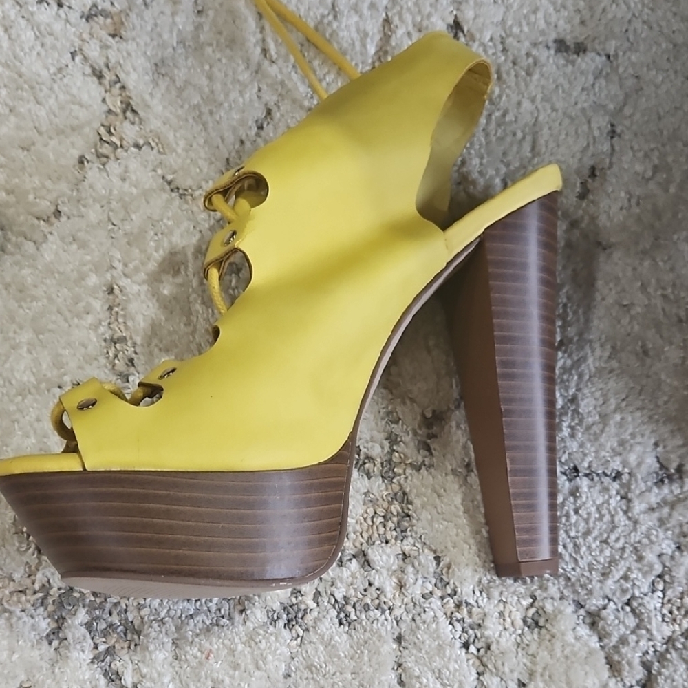 Breckelles Yellow Platform Heels with Chunky Brown Base